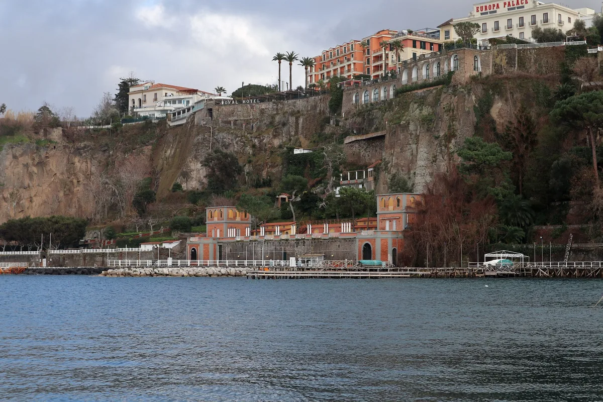 Come Arrivare a Sorrento: Guida Completa per il Tuo Viaggio