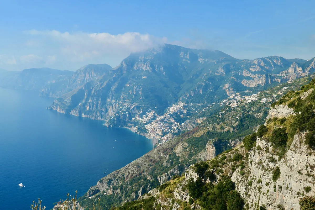Cosa vedere a Costiera Amalfitana: Un Viaggio tra Cielo e Mare