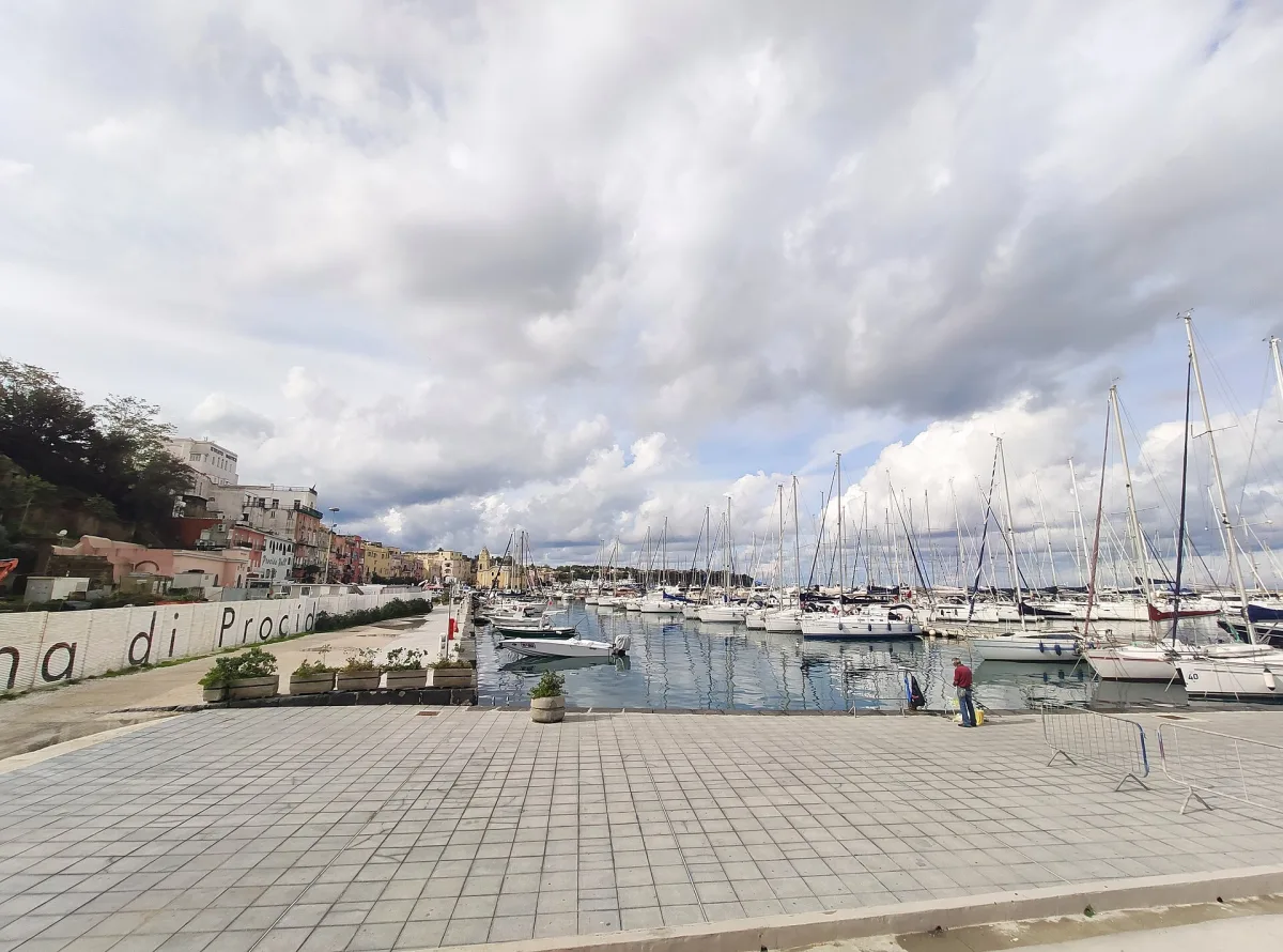 Dove Mangiare a Procida: Un Viaggio nella Tradizione Gastronomica dell'Isola