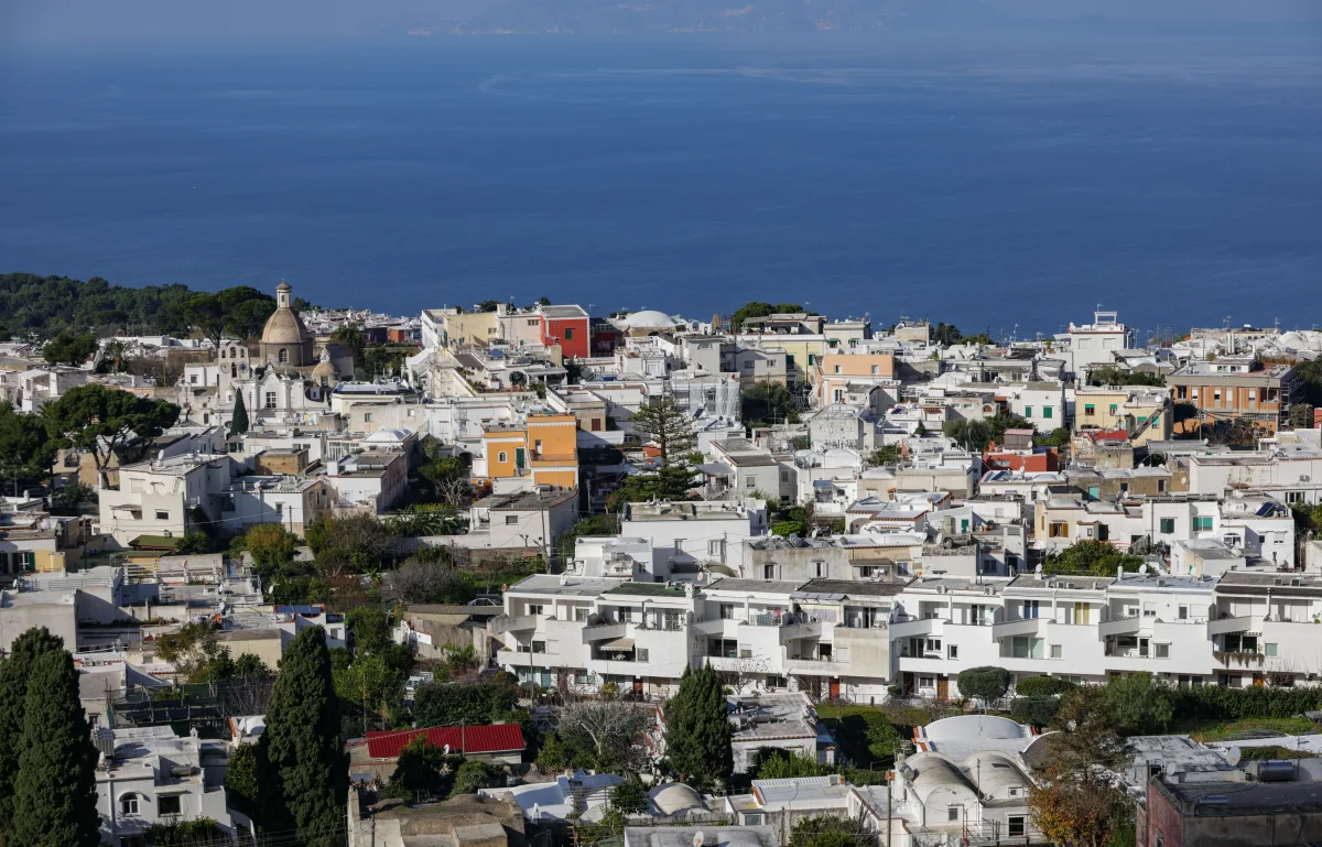 Guida Completa su Come Arrivare a Capri: Scopri l'Isola Iconica del Golfo di Napoli