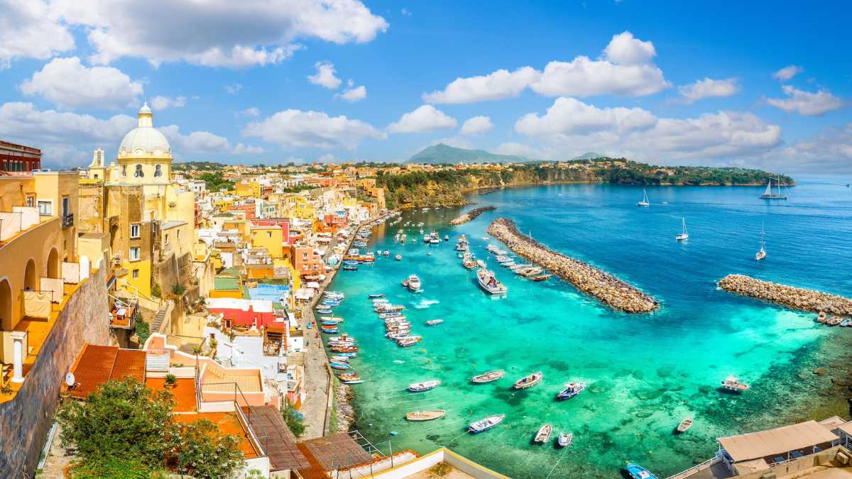 Guida Completa su Come Arrivare a Procida