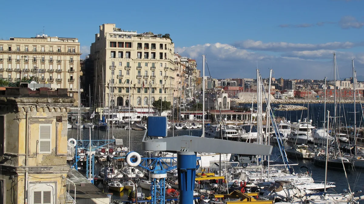 Come arrivare a Napoli: guida 2026 da ogni città e aeroporto