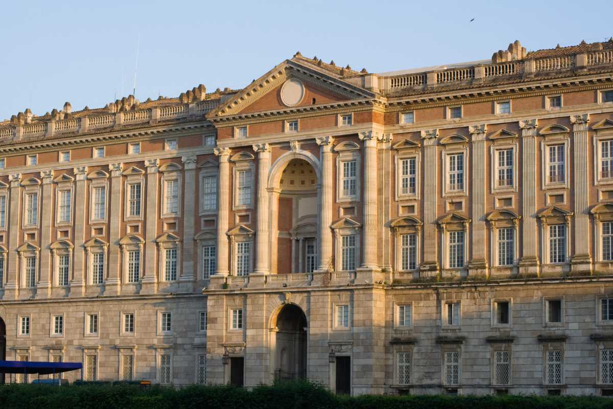 Giardini della Flora con vista sulla Reggia di Caserta, mettere in risalto la bellezza del paesaggio