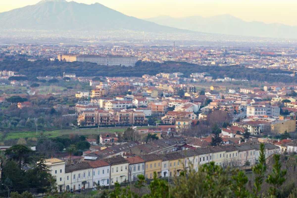 Treno in arrivo alla stazione di Caserta