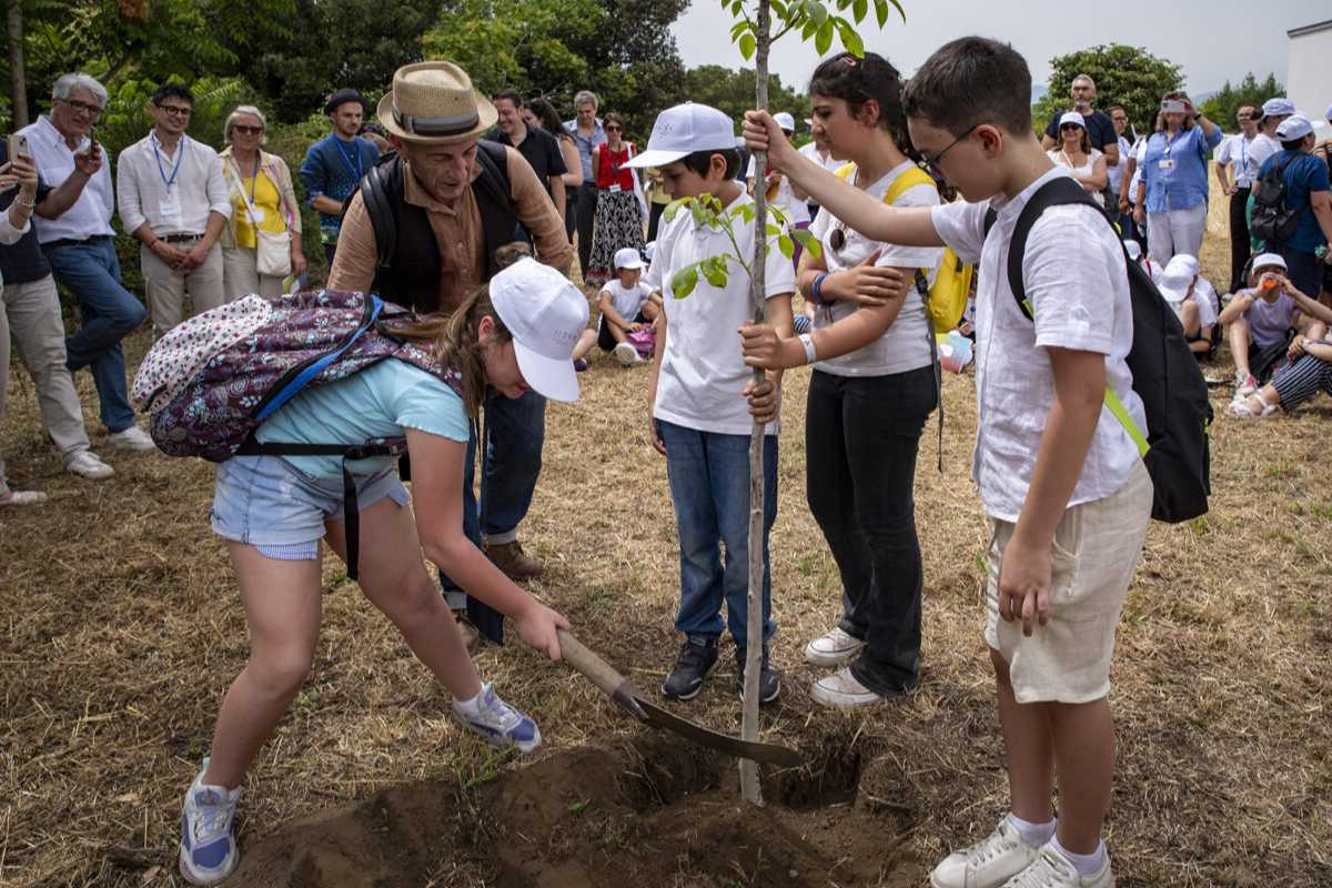 Bambini che partecipano a un laboratorio didattico a Pompei