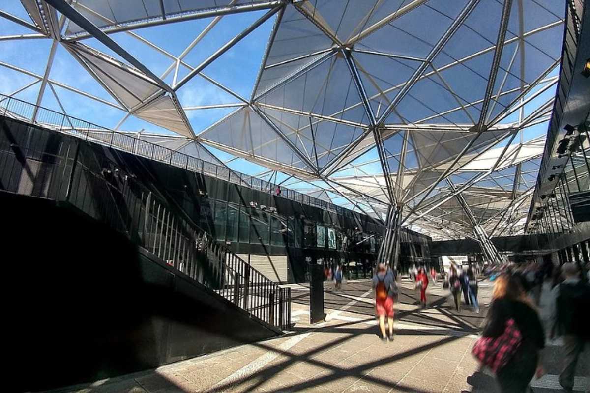Autobus in arrivo alla Stazione Centrale di Napoli